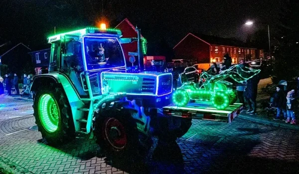 1Verlichte-tractor-1-aspect-ratio-800-500
