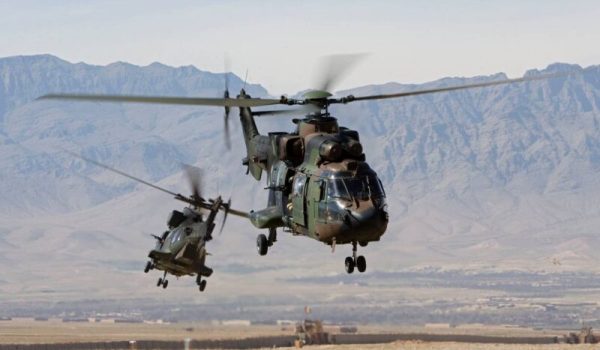 2-cougar-helikopters-in-bergachtige-omgeving-aspect-ratio-800-500