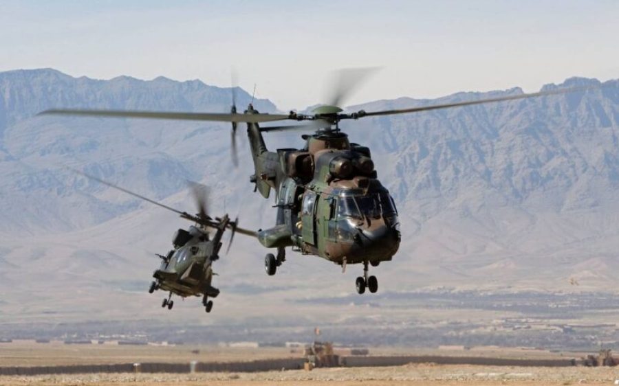 2-cougar-helikopters-in-bergachtige-omgeving-aspect-ratio-800-500