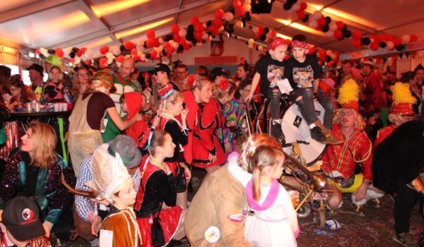 2025-02-24-tent-jeugd-aspect-ratio-800-500