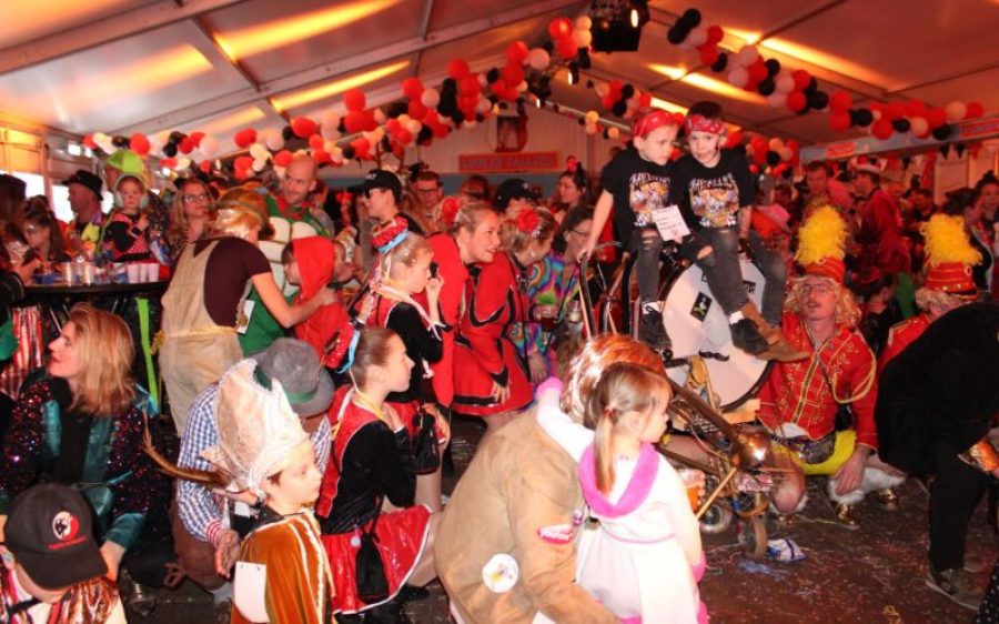 2025-02-24-tent-jeugd-aspect-ratio-800-500