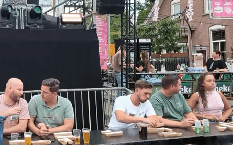 2025-08-02-Boekel-Kermiszaterdag-wie-komt-er-frikandellen-eten-@Arie-van-Boxtel-1-aspect-ratio-800-500