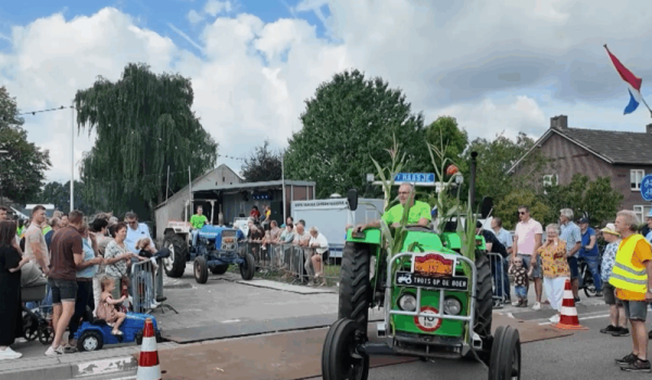 2025-08-03-Boekel-23e-Toer-op-de-trekker-1-@Arie-van-Boxtel-aspect-ratio-800-500