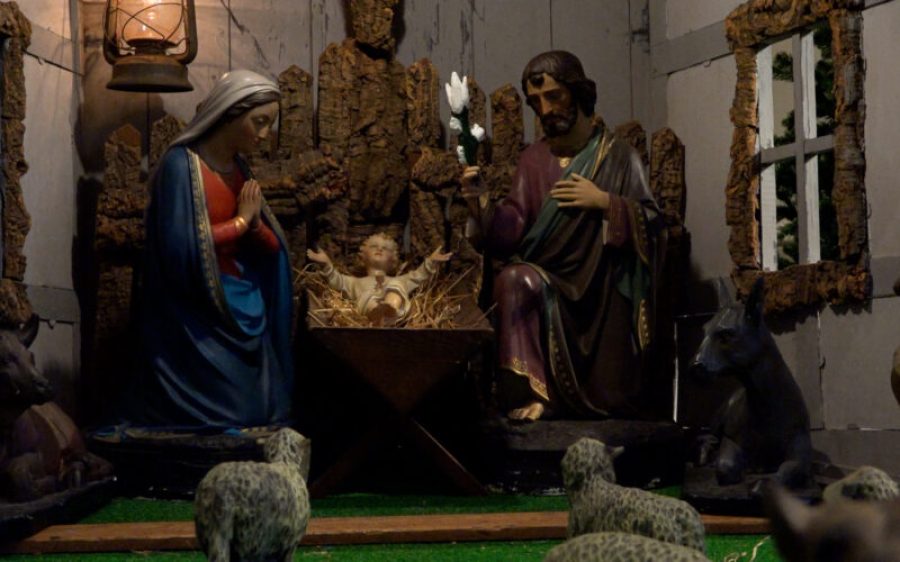 2025-12-22-Kerststal-herrijst-als-hart-van-Kerst.00_01_15_00.Still002-aspect-ratio-800-500