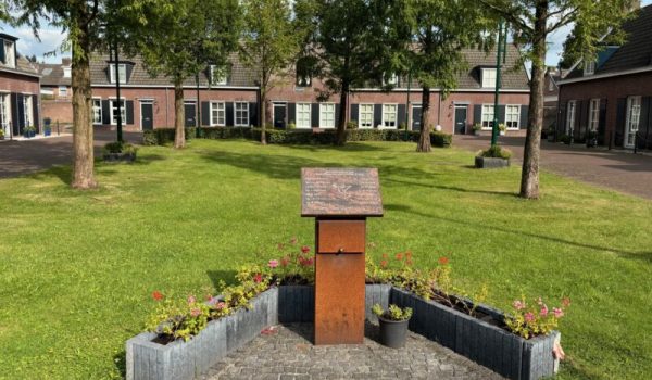 2026-36-Foto-gedenkplaats-Prinsenhof-aspect-ratio-800-500