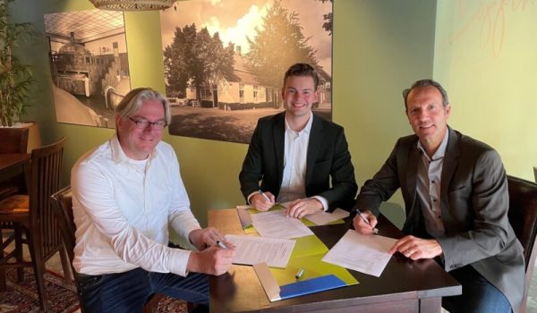 20260825_ondertekening_ovk_Lieshout-aspect-ratio-800-500