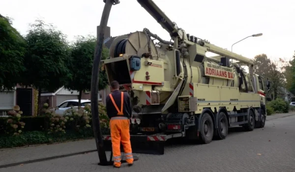 Adriaans-veeg-en-ontstoppingsbedrijf-aspect-ratio-800-500