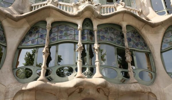 Antoni-Gaudi-aspect-ratio-800-500