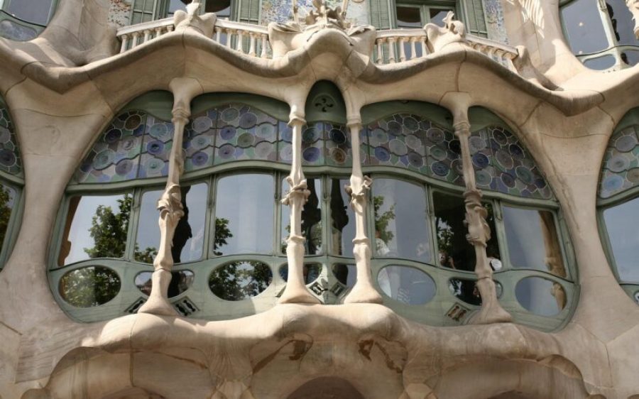 Antoni-Gaudi-aspect-ratio-800-500