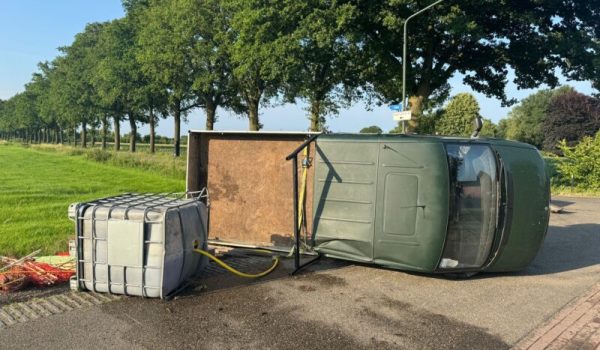 Auto belandt op zijn kant in Bakel 2-aspect-ratio-800-500