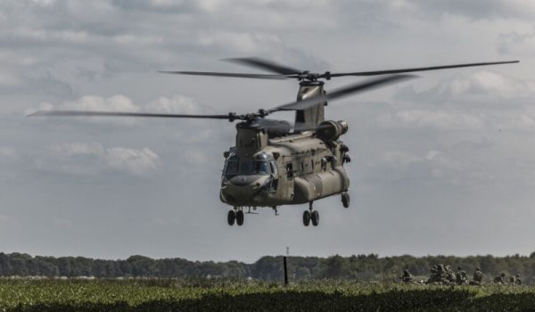 Chinook-transporthelikopter-1-scaled-aspect-ratio-800-500
