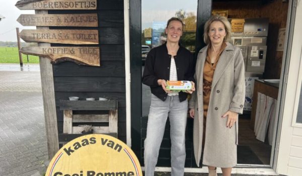 Foto-Eierdooscampagne-Caroline-van-den-Elsen-Gemeente-Boekel-1024x768-1-aspect-ratio-800-500