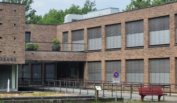 Gemeente-Laarbeek-Gemeentehuis-Laarbeek-@Berend-Koenders-1-aspect-ratio-800-500