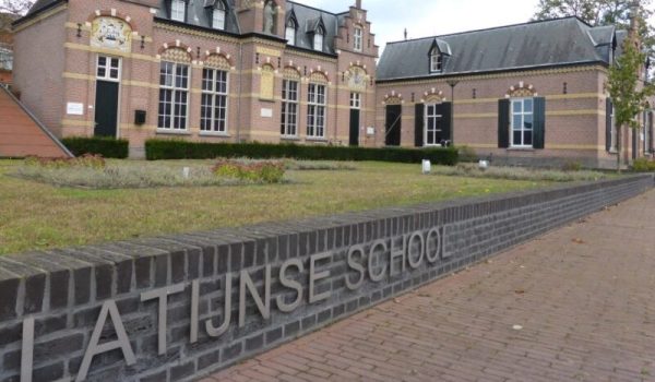 Gemert-Latijnse-school-@heemkundekringgemert.nl_-aspect-ratio-800-500