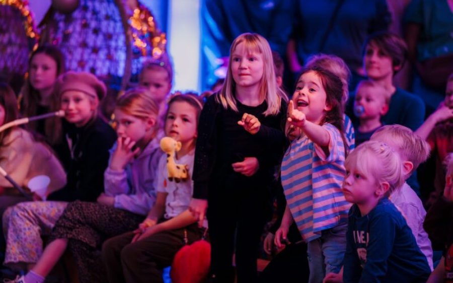 Harmonie-Welkom-in-de-Feesttent-08163-1-aspect-ratio-800-500