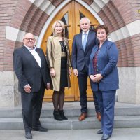 Het-college-van-BW-v.l.n.r.-wethouder-Ben-Brands-burgemeester-Caroline-van-den-Elsen-gemeentesecretaris-Jo-Marcic-wethouder-Jeanne-van-Eert-scaled-aspect-ratio-500-500