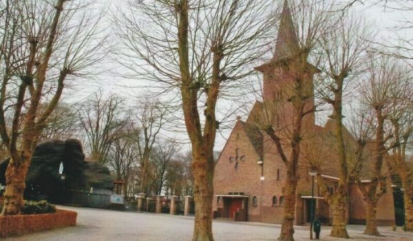 Kerk-en-grot-Mariahout-aspect-ratio-800-500