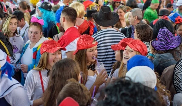 Kiss-proof-carnaval-aspect-ratio-800-500