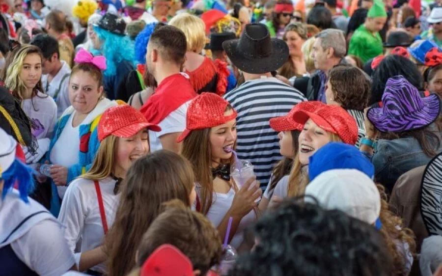 Kiss-proof-carnaval-aspect-ratio-800-500