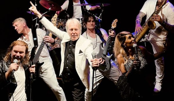 Mariahout-OLTMTribute-To-The-Music-Of-Live-Aid-@openluchtheatermariahout.nl_-aspect-ratio-800-500