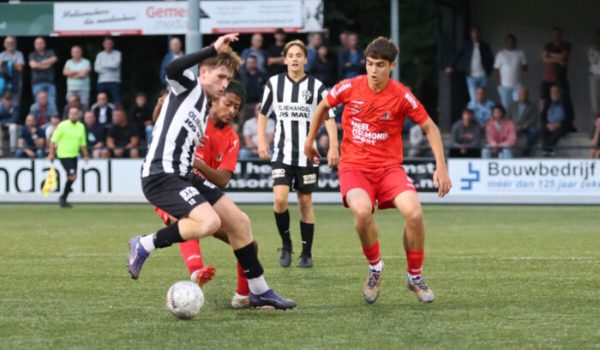 Mick-van-de-Burgt-700x456-1-aspect-ratio-800-500