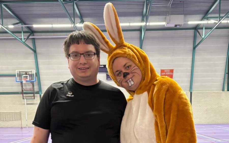 Paashaas-op-bezoek-2025-04-16-aspect-ratio-800-500