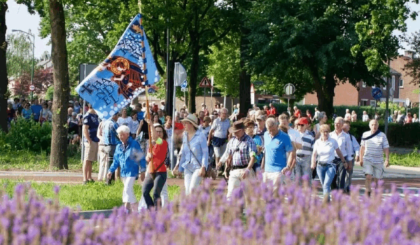 Processie-Valkenswaard-Handel-@handelseprocessie.nl_-aspect-ratio-800-500