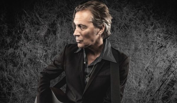 Robert-LaRoche-by-Mark-Del-Castillo-Photography-aspect-ratio-800-500