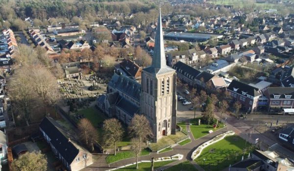 Sint-Willibrorduskerk_in_Bakel.jpg  2    Guuske-aspect-ratio-800-500