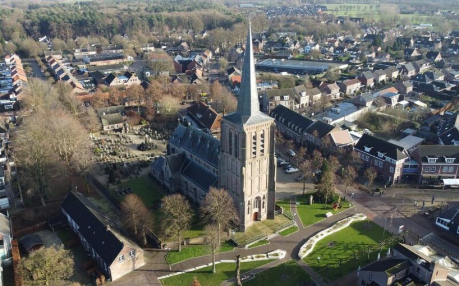 Sint-Willibrorduskerk_in_Bakel.jpg  2    Guuske-aspect-ratio-800-500