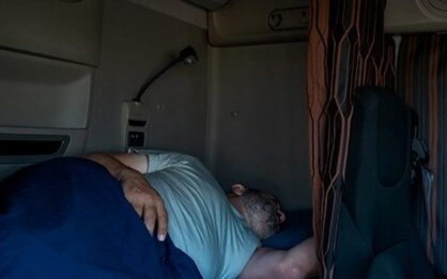 Slapen-Vrachtwagenchauffeur-1-aspect-ratio-800-500