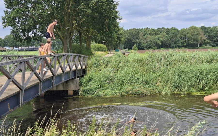 Van-brug-springen-Aa-en-Maas-aspect-ratio-800-500