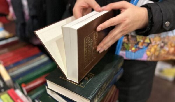 Wereldboekenmarkt-De-stap-aspect-ratio-800-500