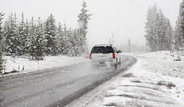 auto-in-sneeuw-Pixabay-aspect-ratio-800-500