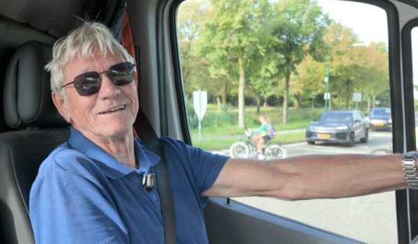 buurtbus-laarbeek-mari-van-der-heijden-aspect-ratio-800-500