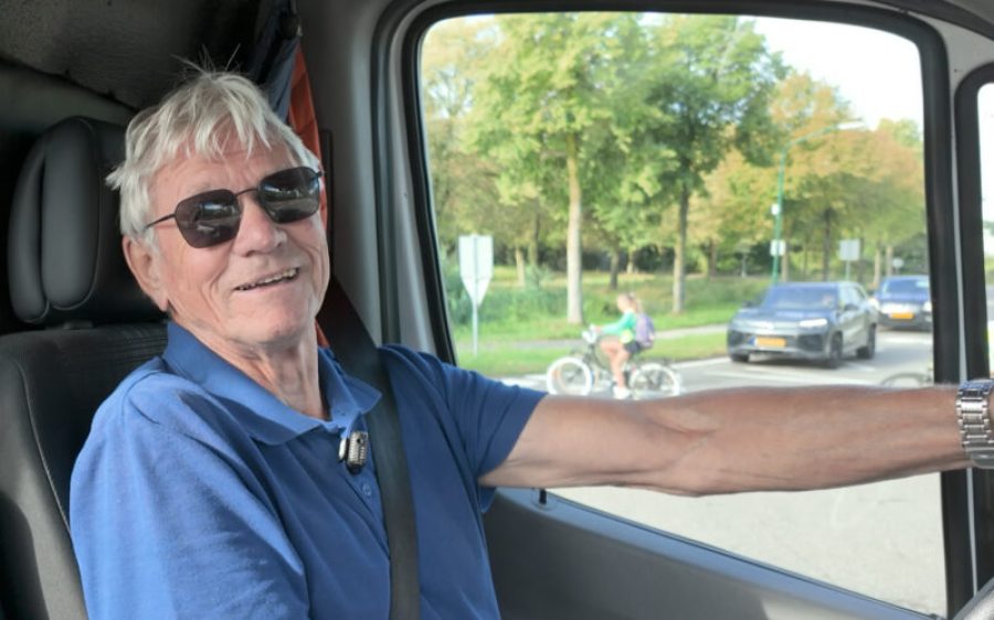 buurtbus-laarbeek-mari-van-der-heijden-aspect-ratio-800-500