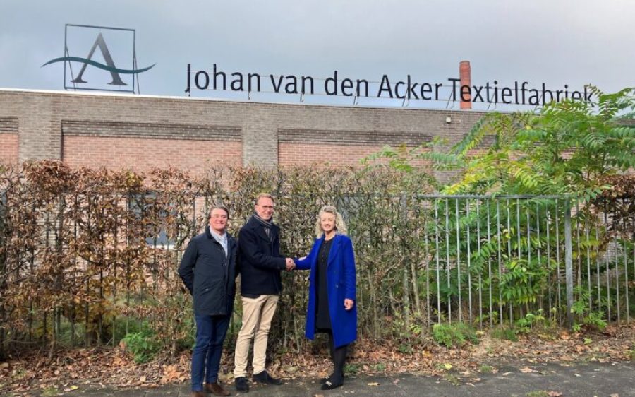 de-gemert-bakelse-wethouder-hanneke-coppens-met-vertegenwoordigers-van-vastgoedontwikkelaar-vrijborg-aspect-ratio-800-500