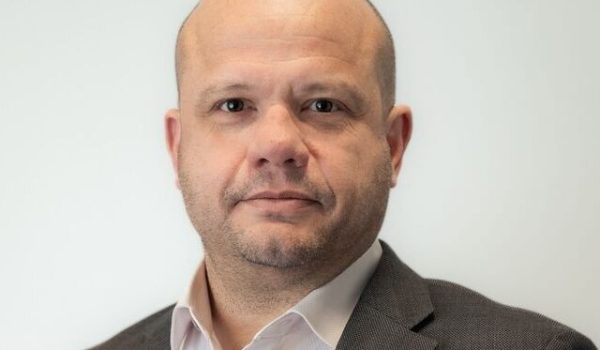 evan-frank-gemeentesecretaris-liggende-foto.700x400-aspect-ratio-800-500