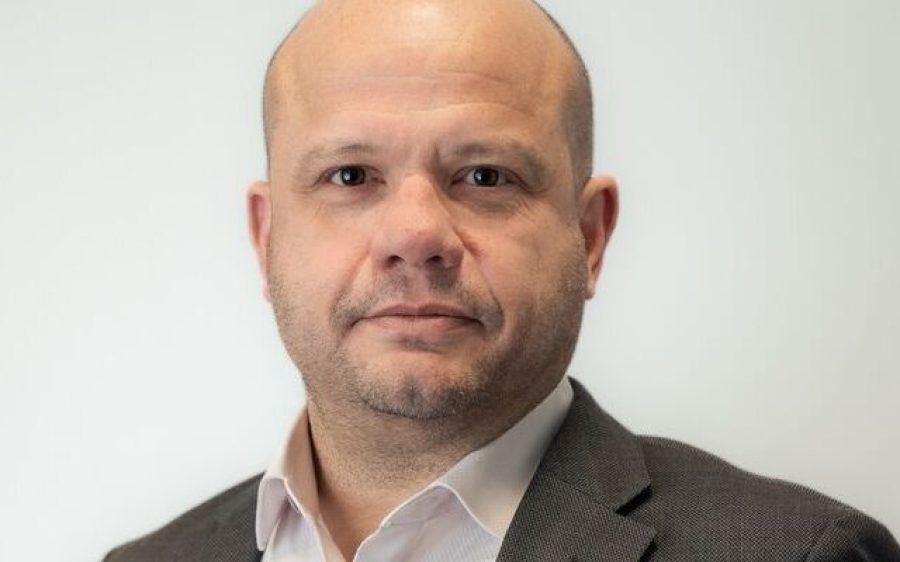 evan-frank-gemeentesecretaris-liggende-foto.700x400-aspect-ratio-800-500