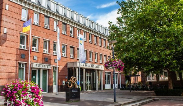 foto-ingang-gemeentehuis.700x400-aspect-ratio-800-500