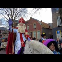 Sinterklaas is gelukkig weer beter en zorgt voor stralende gezichtjes I Omroep PeelRand