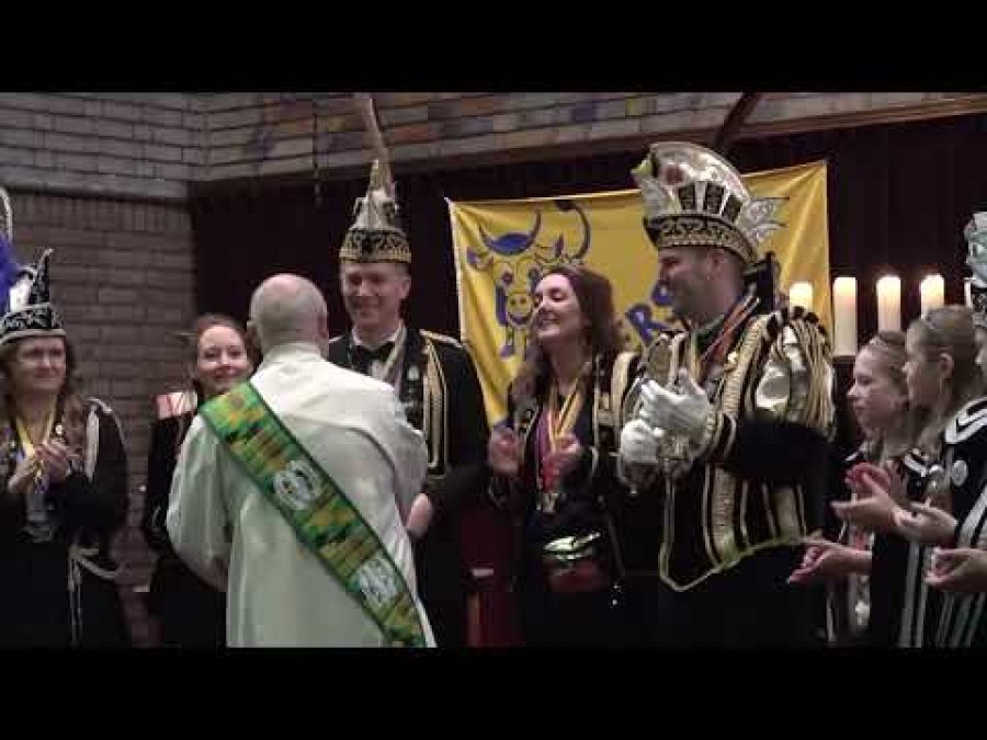 In een volle kerk ’t Heidurp in Mariahout tijdens de eucharistieviering