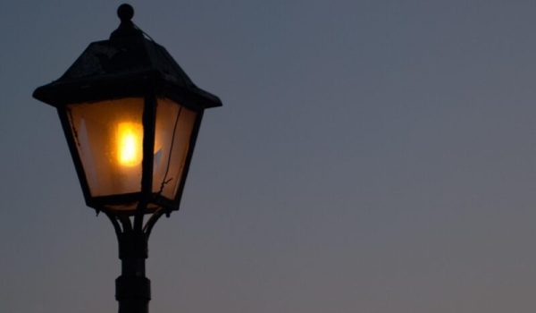 lantaarnpaal-aan-pixabay-aspect-ratio-800-500