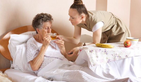 vecteezy_visit-of-senior-social-work-assistant-to-an-old-woman_26304337-min-scaled-aspect-ratio-800-500