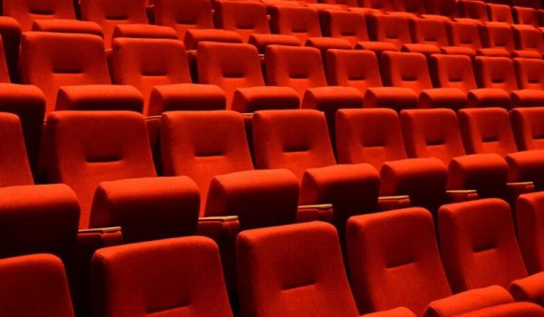 wernerredlich-theater-8569119_1920-aspect-ratio-800-500