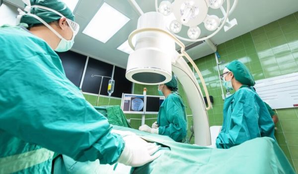 ziekenhuis-operatiepersoneel-pixabay-aspect-ratio-800-500